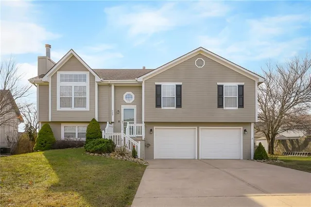 $320,000 | 109 East Heritage Drive, Raymore, MO 64083