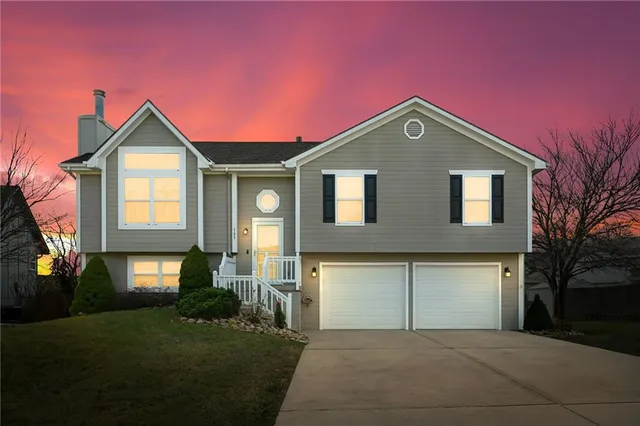 $320,000 | 109 East Heritage Drive, Raymore, MO 64083