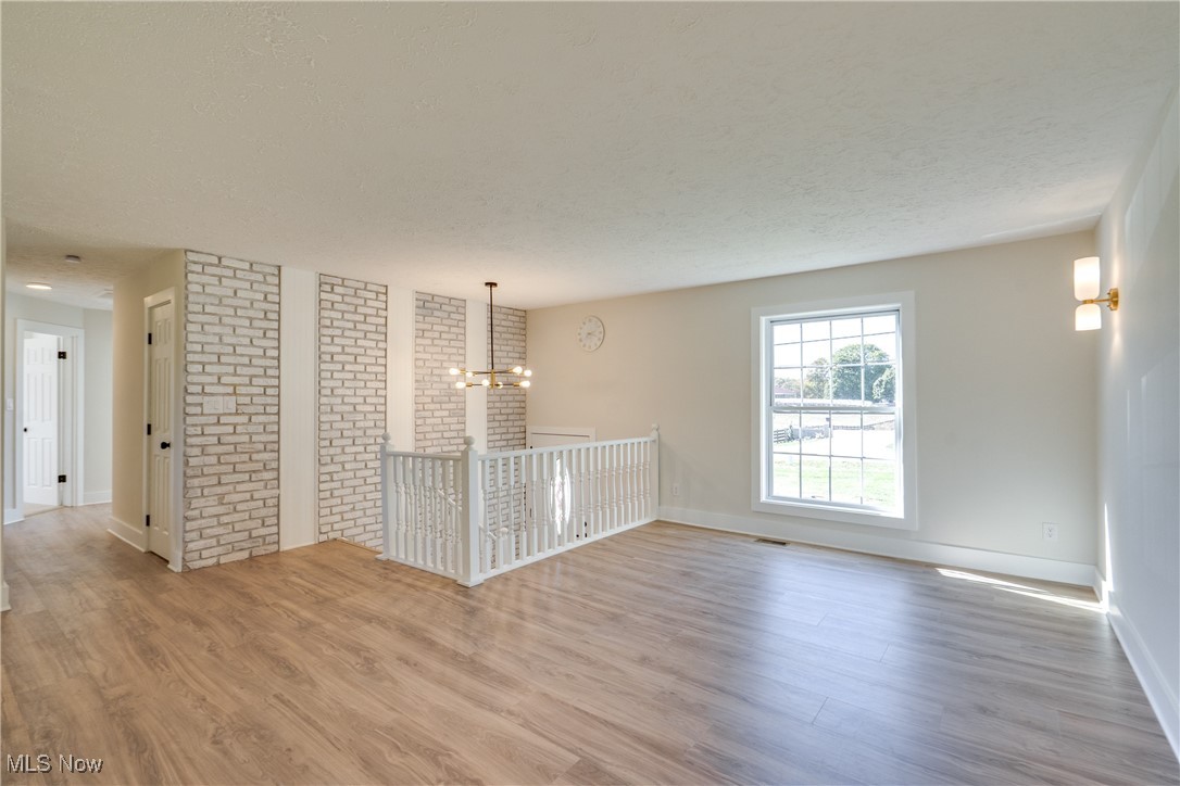 1470 Congress Lake Road Mogadore, OH 44260 - Photo 4 of 41 Living Room