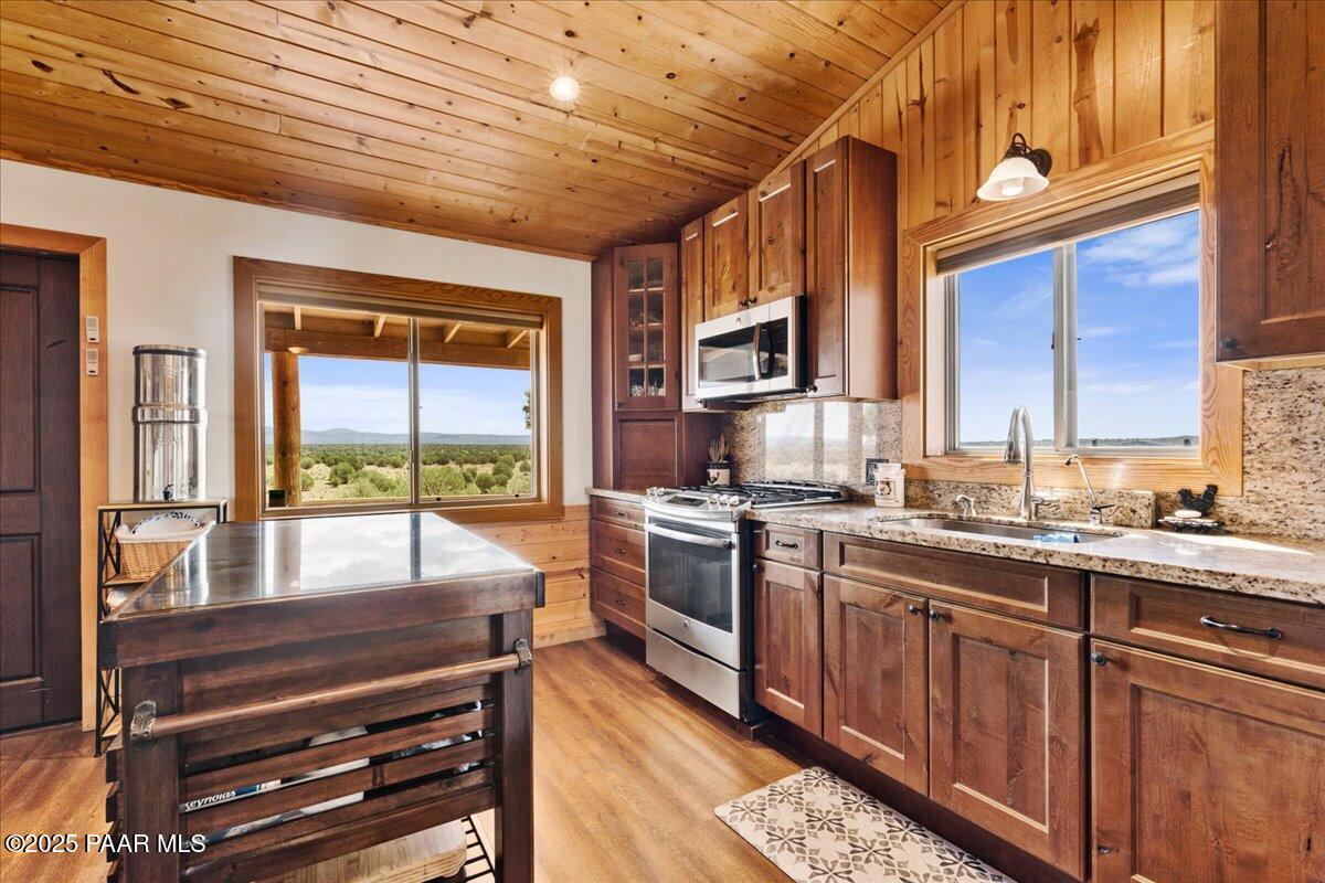 0 Juniperwood Ranch Ash Fork, AZ 86320 - Photo 10 of 35 a kitchen with lots of counter top space
