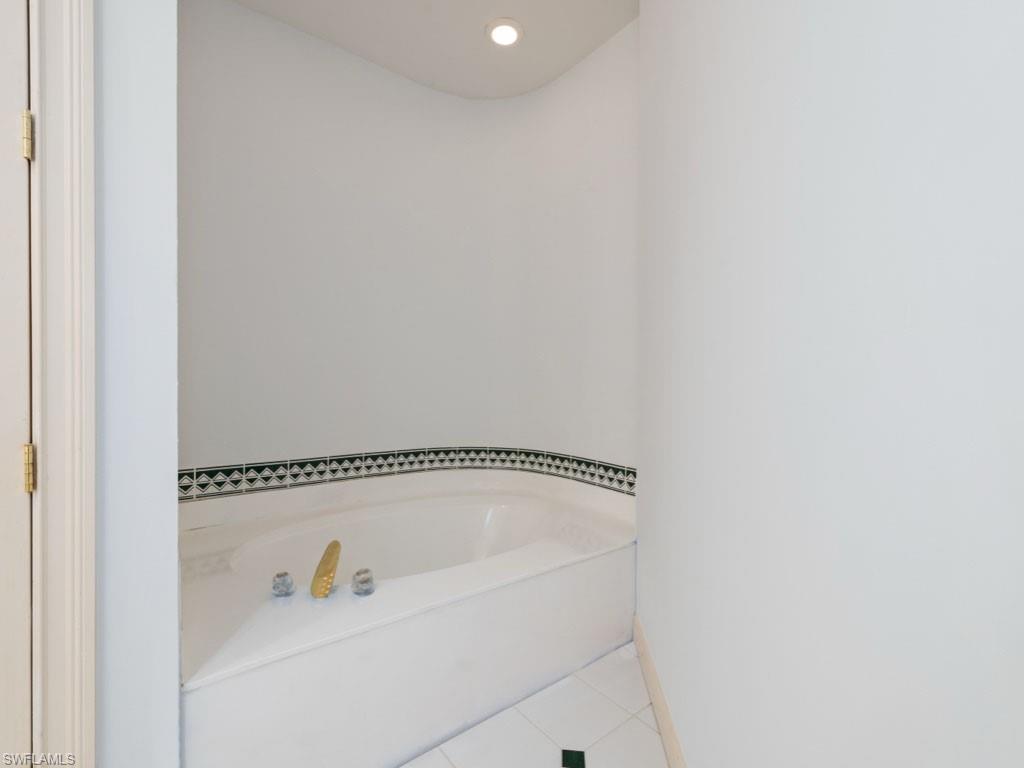 600 Via Mezner, Unit 1502 Naples, FL 34108 - Photo 14 of 28
