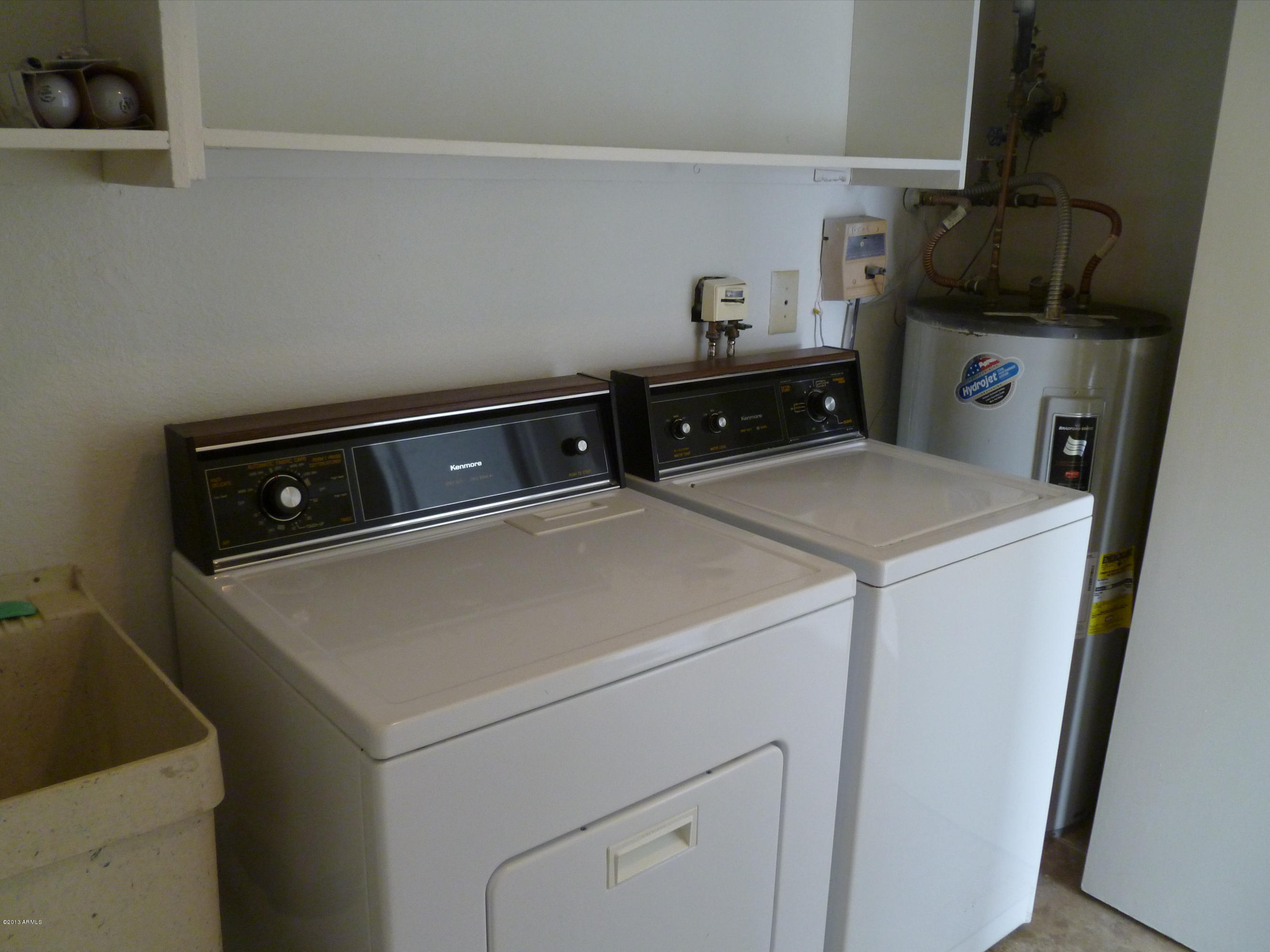 15446 North Ridgeview Road Sun City, AZ 85351 - Photo 17 of 27 Inside laundry with mud sink