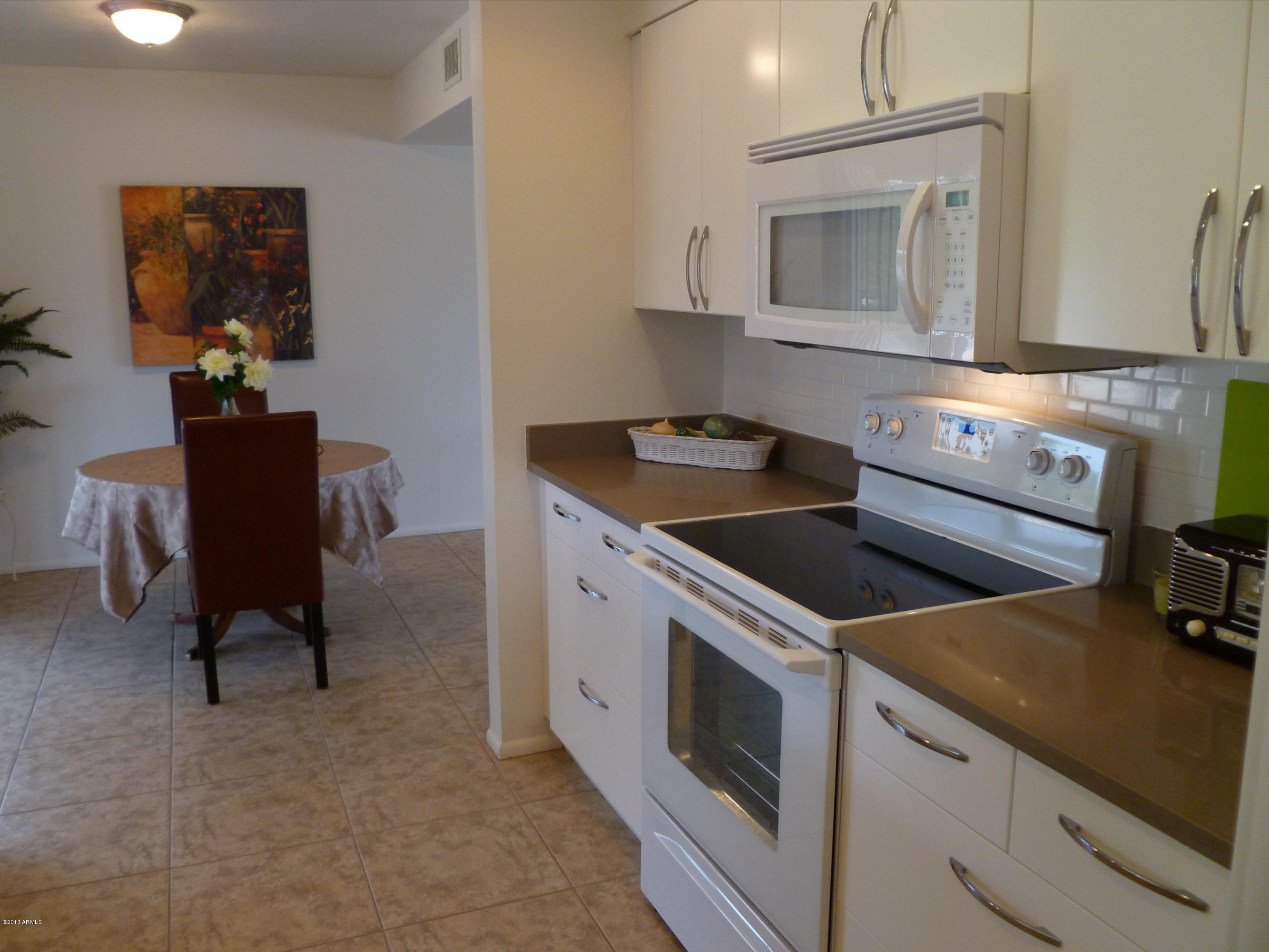 15446 North Ridgeview Road Sun City, AZ 85351 - Photo 9 of 27 View of kitchen and dining