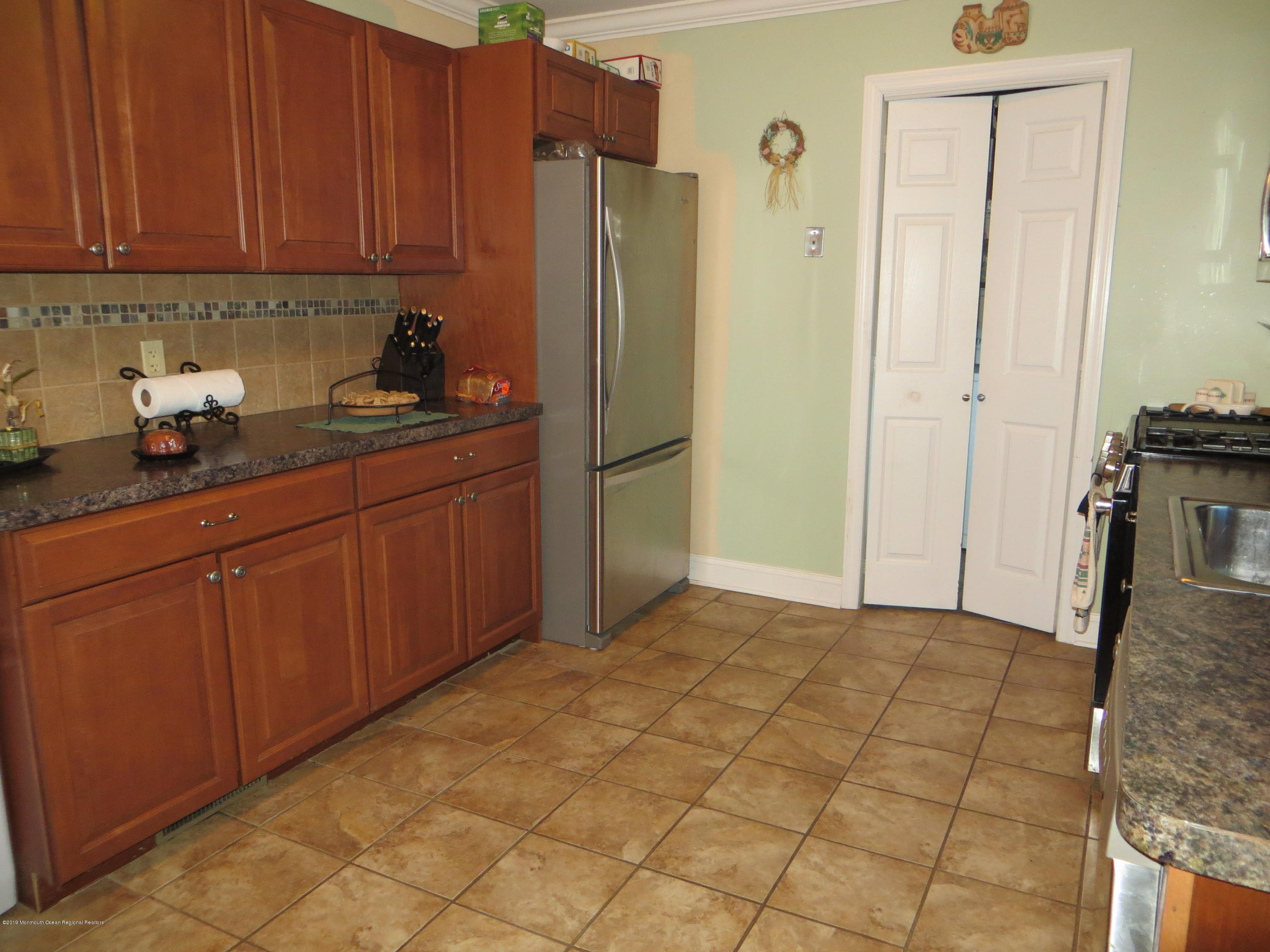 510 Hunters Road Brick, NJ 08724 - Photo 7 of 9 Updated kitchen