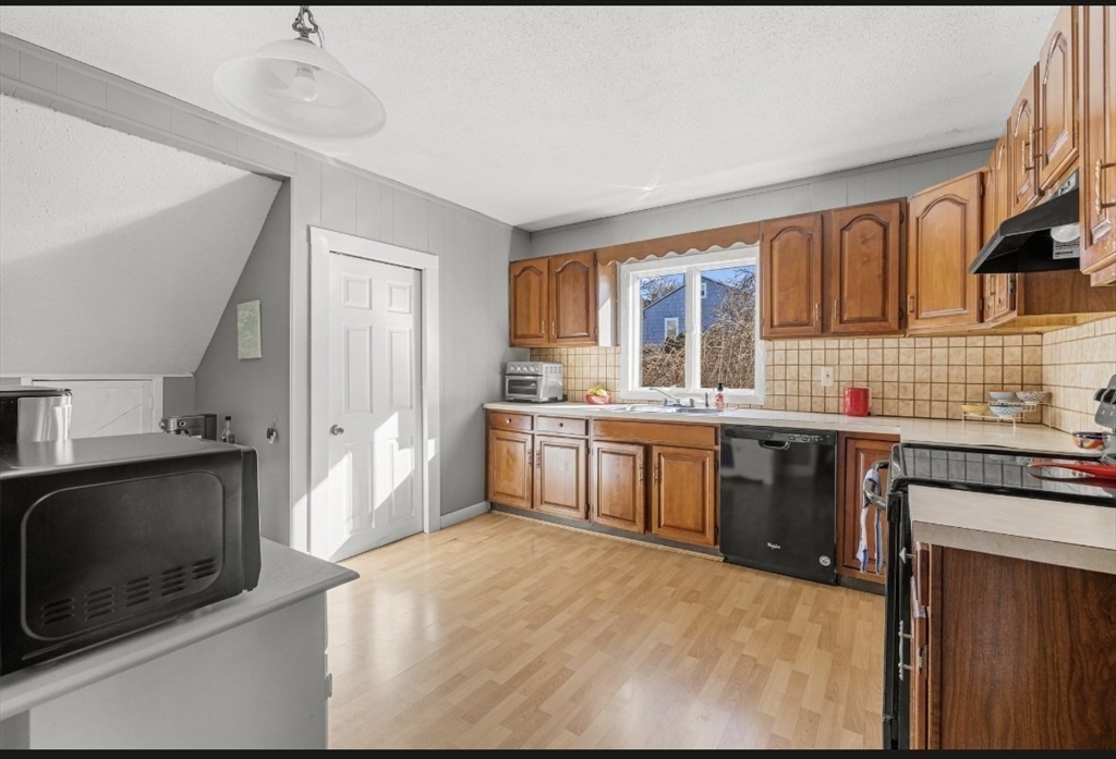 24 Valley Street Fall River, MA 02724 - Photo 12 of 24