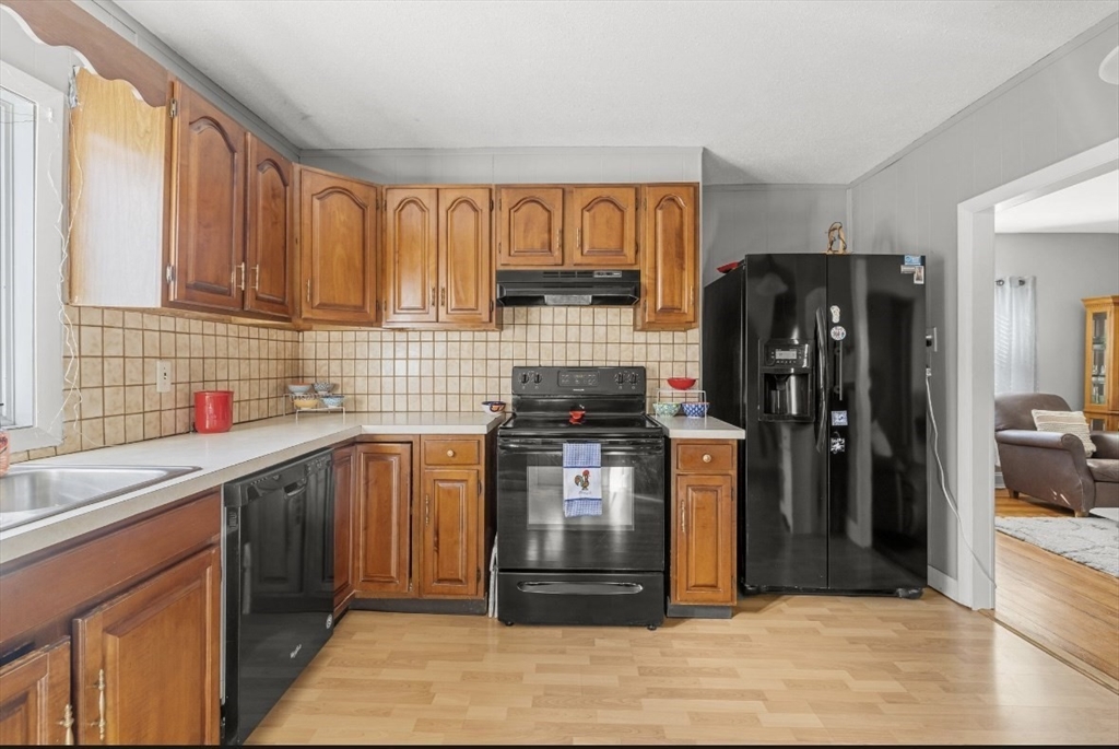 24 Valley Street Fall River, MA 02724 - Photo 10 of 24