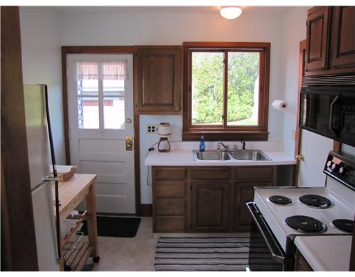 40 Richard Smith Road Narragansett, RI 02882 - Photo 4 of 14 Kitchen.