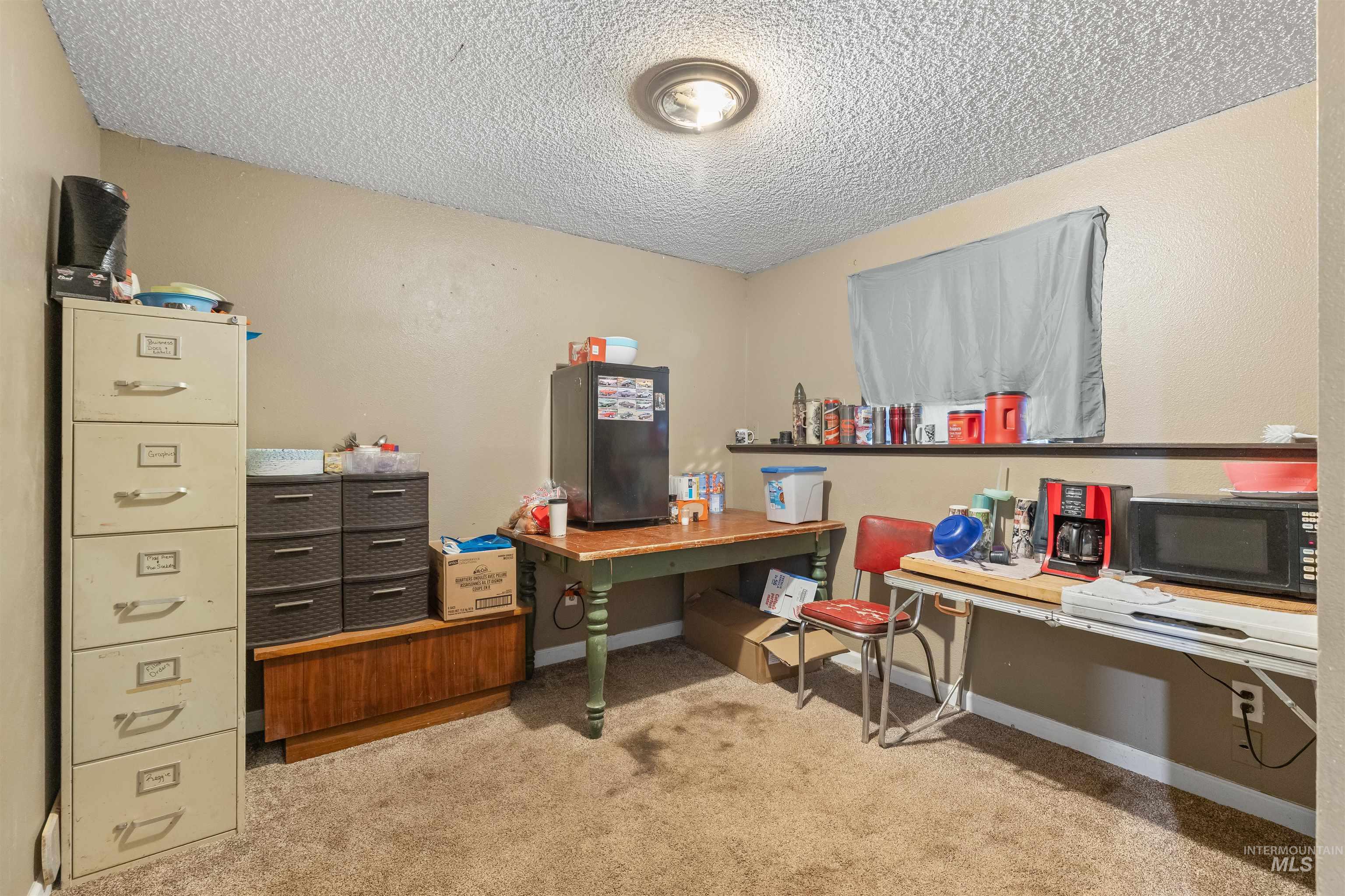 2460 State Street Pomeroy, WA 99347 - Photo 7 of 18 Carpeted room with neutral-toned walls, featuring a window with a grey covering
