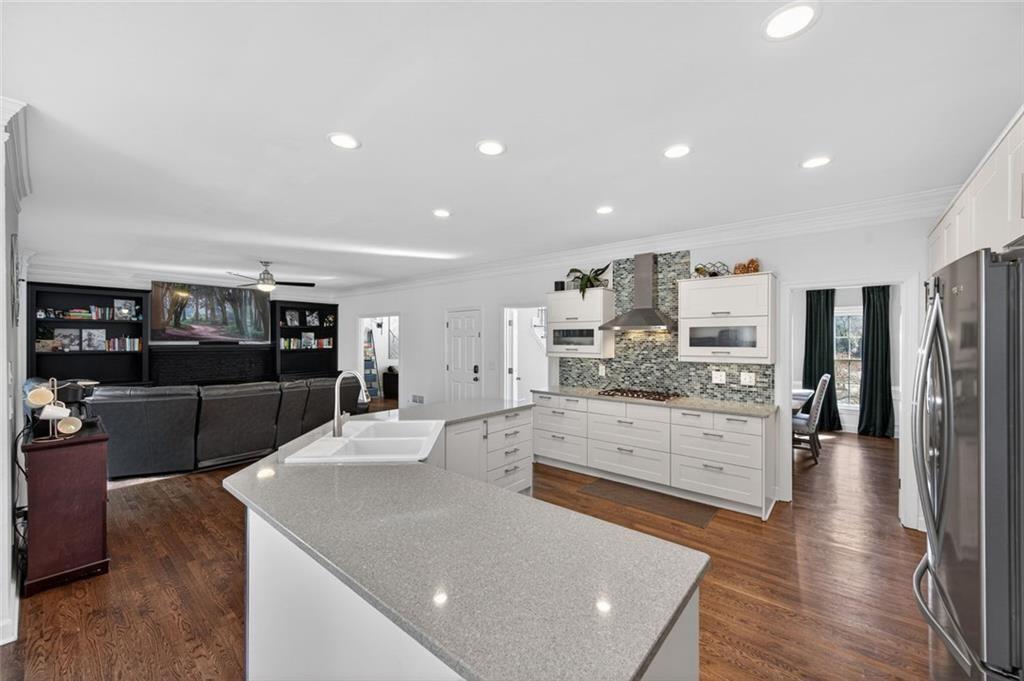 5490 Grove Point Road Johns Creek, GA 30022 - Photo 16 of 63