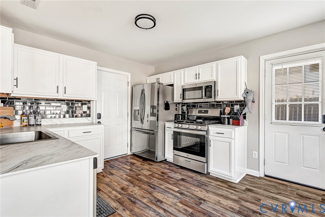 2702 Amherst Ridge Loop Colonial Heights, VA 23834 - Photo 19 of 38 a kitchen with granite countertop a refrigerator stove and microwave