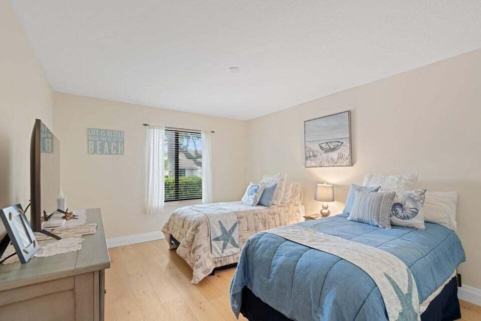 197 Ridge Road Jupiter, FL 33477 - Photo 15 of 33 Guest room