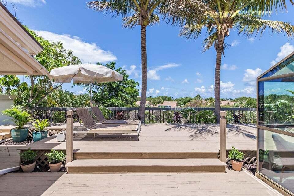 197 Ridge Road Jupiter, FL 33477 - Photo 24 of 33 sunbathing on deck