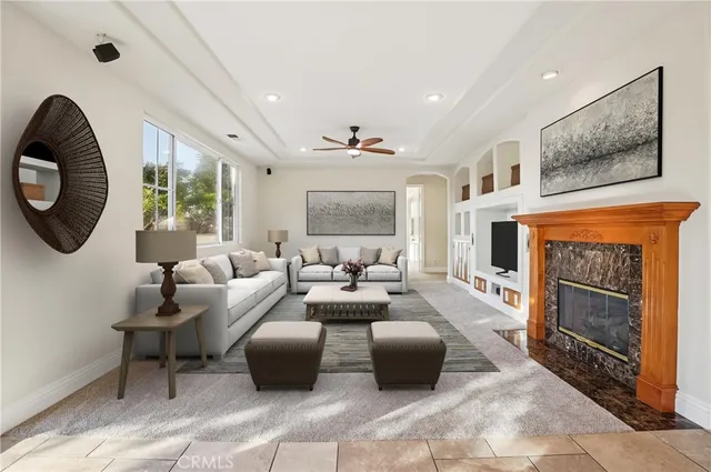 a view of livingroom with furniture and a ceiling fan