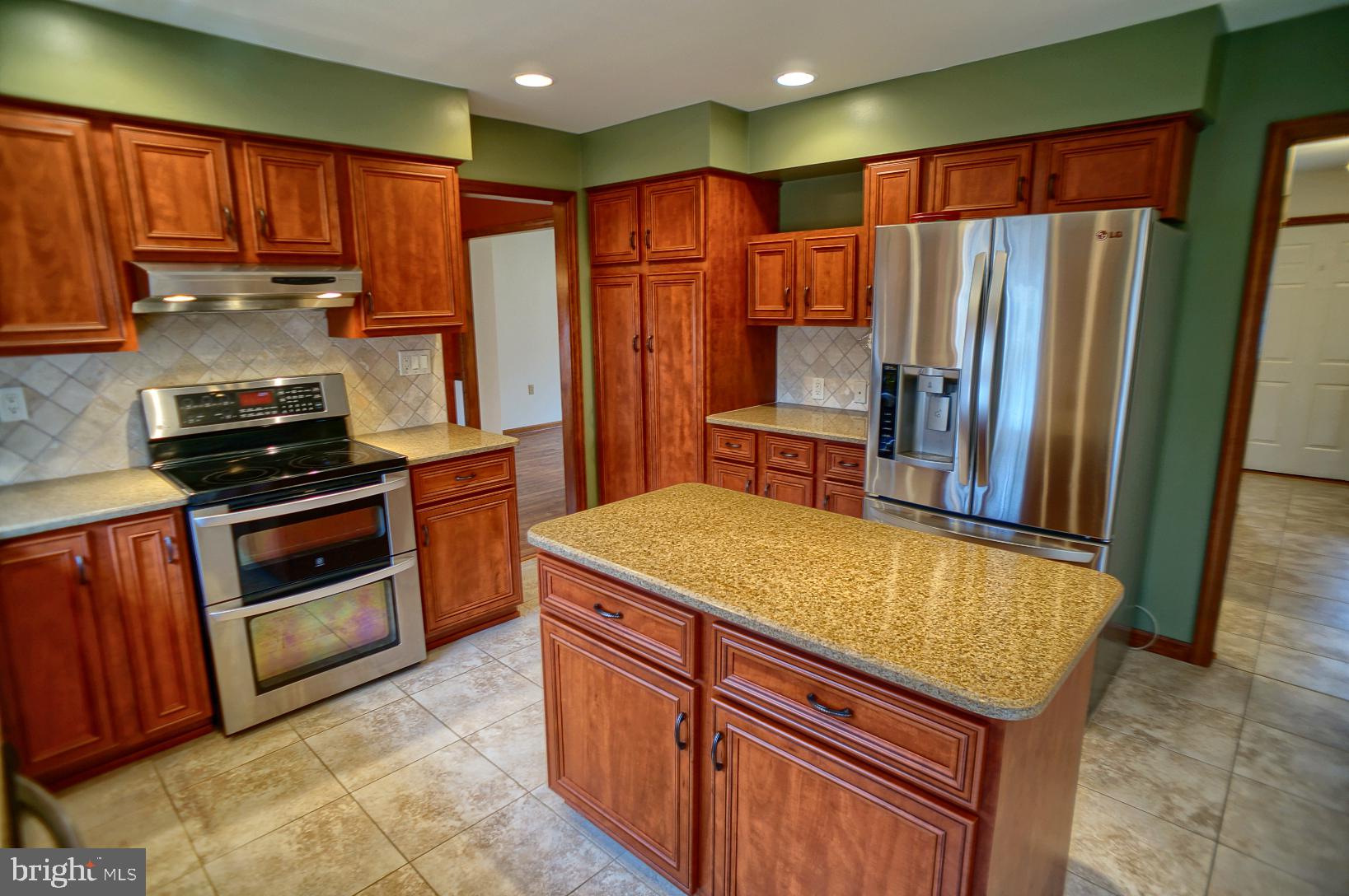 652 Spring Lane Boiling Springs, PA 17007 - Photo 2 of 37 Gallery Image 2