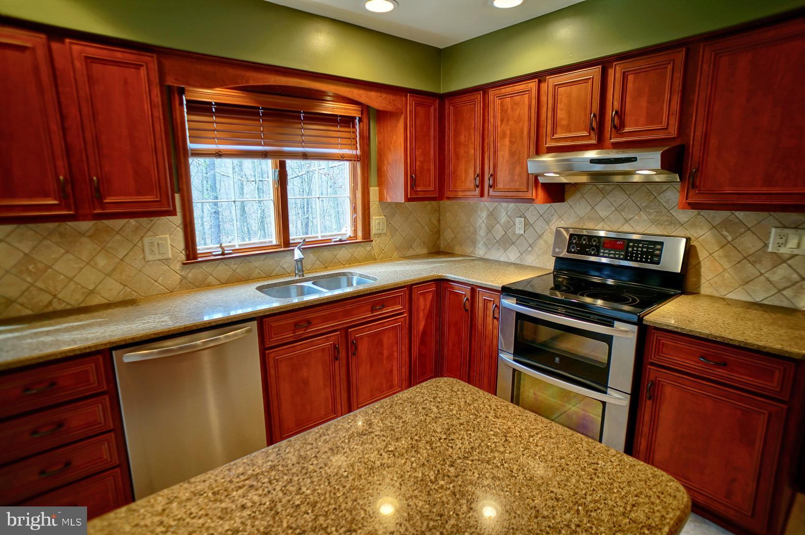652 Spring Lane Boiling Springs, PA 17007 - Photo 3 of 37 Gallery Image 3