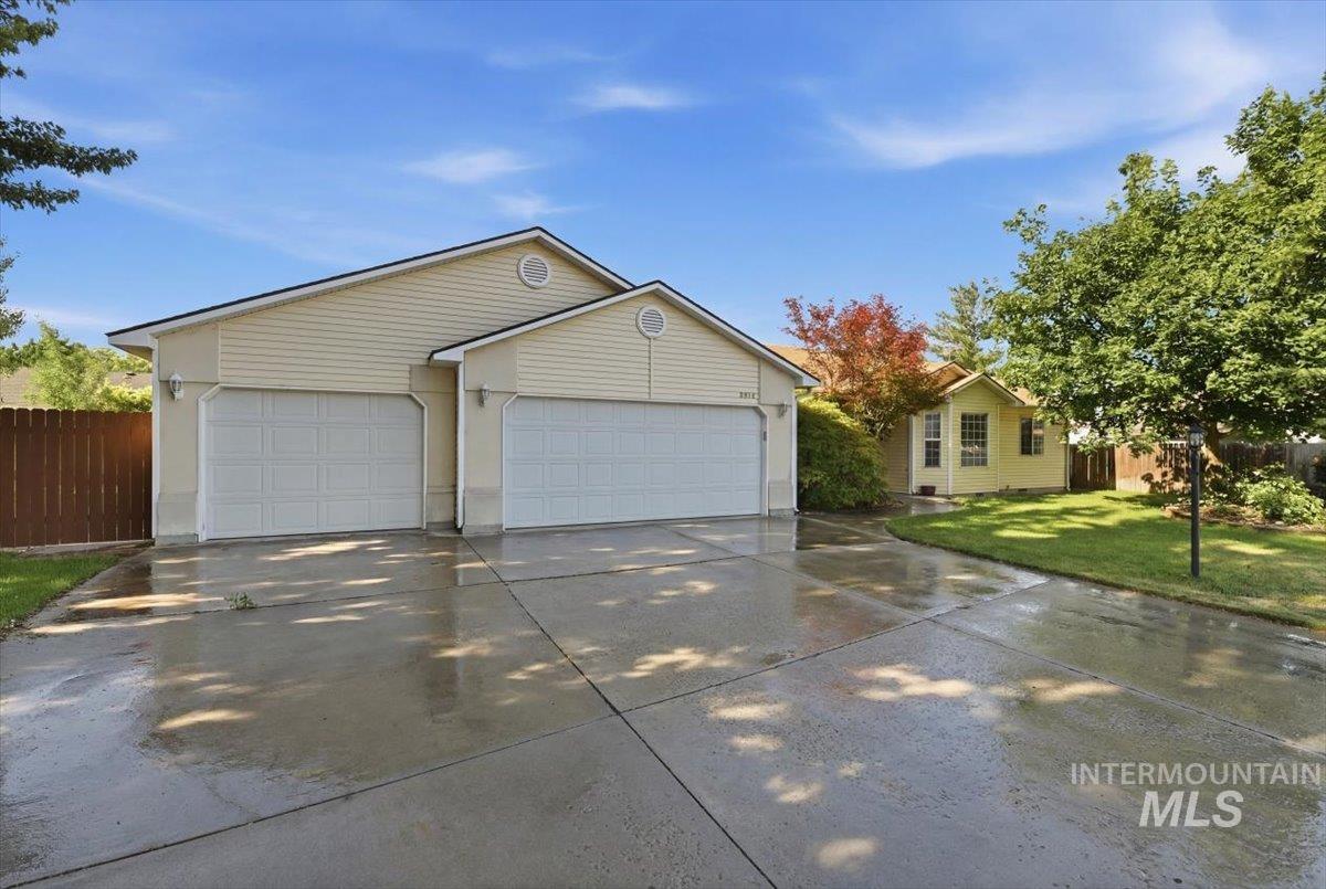 2649 West Wave Court Meridian, ID 83642 - Photo 2 of 36
