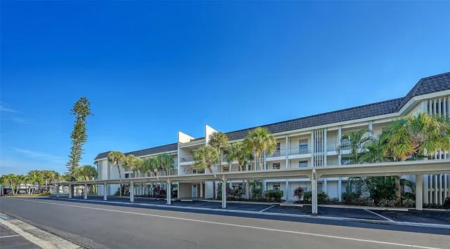 $495,000 | 4370 Chatham Drive, Unit 204, Longboat Key, FL 34228