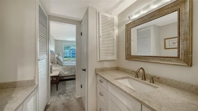 $495,000 | 4370 Chatham Drive, Unit 204, Longboat Key, FL 34228