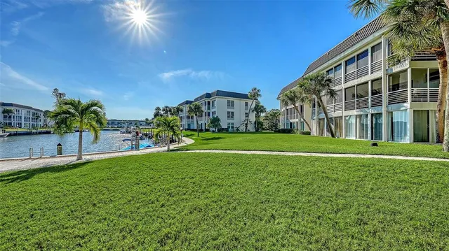 $495,000 | 4370 Chatham Drive, Unit 204, Longboat Key, FL 34228