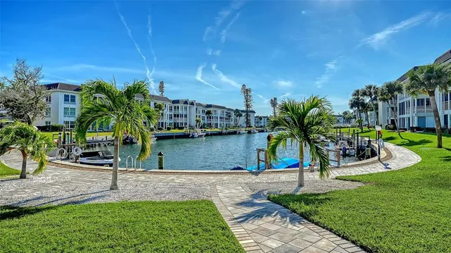 $495,000 | 4370 Chatham Drive, Unit 204, Longboat Key, FL 34228