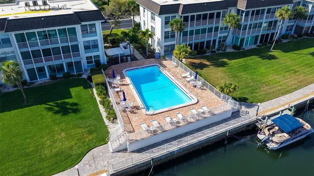 $495,000 | 4370 Chatham Drive, Unit 204, Longboat Key, FL 34228