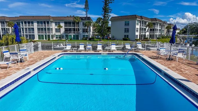 $495,000 | 4370 Chatham Drive, Unit 204, Longboat Key, FL 34228
