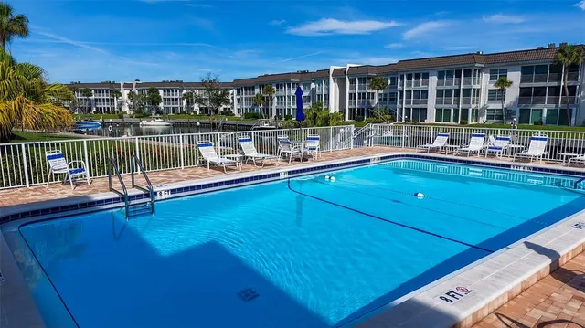 $495,000 | 4370 Chatham Drive, Unit 204, Longboat Key, FL 34228