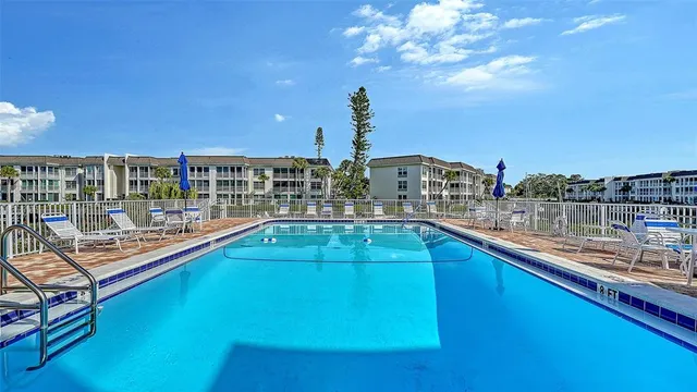 $495,000 | 4370 Chatham Drive, Unit 204, Longboat Key, FL 34228