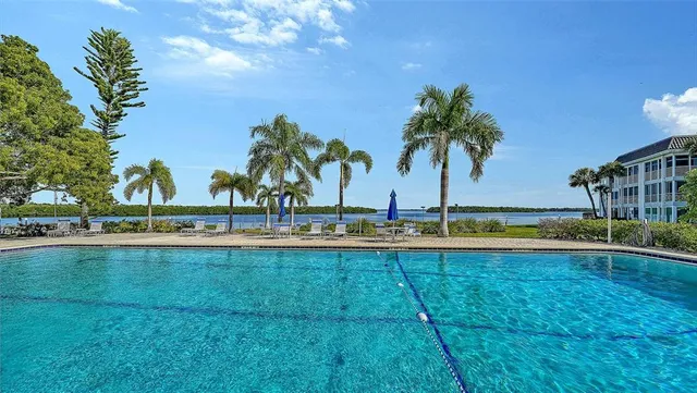 $495,000 | 4370 Chatham Drive, Unit 204, Longboat Key, FL 34228