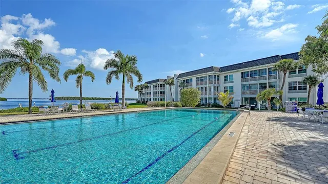 $495,000 | 4370 Chatham Drive, Unit 204, Longboat Key, FL 34228