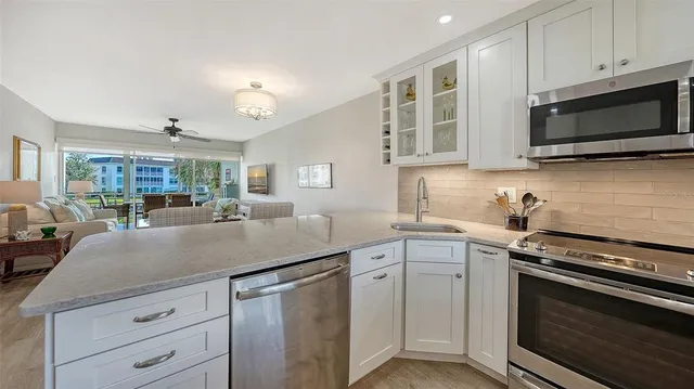 $495,000 | 4370 Chatham Drive, Unit 204, Longboat Key, FL 34228