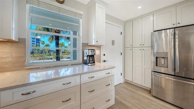 $495,000 | 4370 Chatham Drive, Unit 204, Longboat Key, FL 34228
