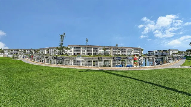 $495,000 | 4370 Chatham Drive, Unit 204, Longboat Key, FL 34228