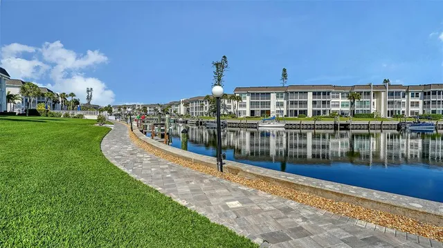 $495,000 | 4370 Chatham Drive, Unit 204, Longboat Key, FL 34228