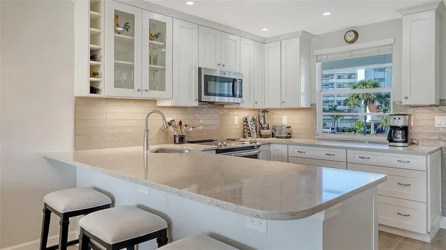 $495,000 | 4370 Chatham Drive, Unit 204, Longboat Key, FL 34228