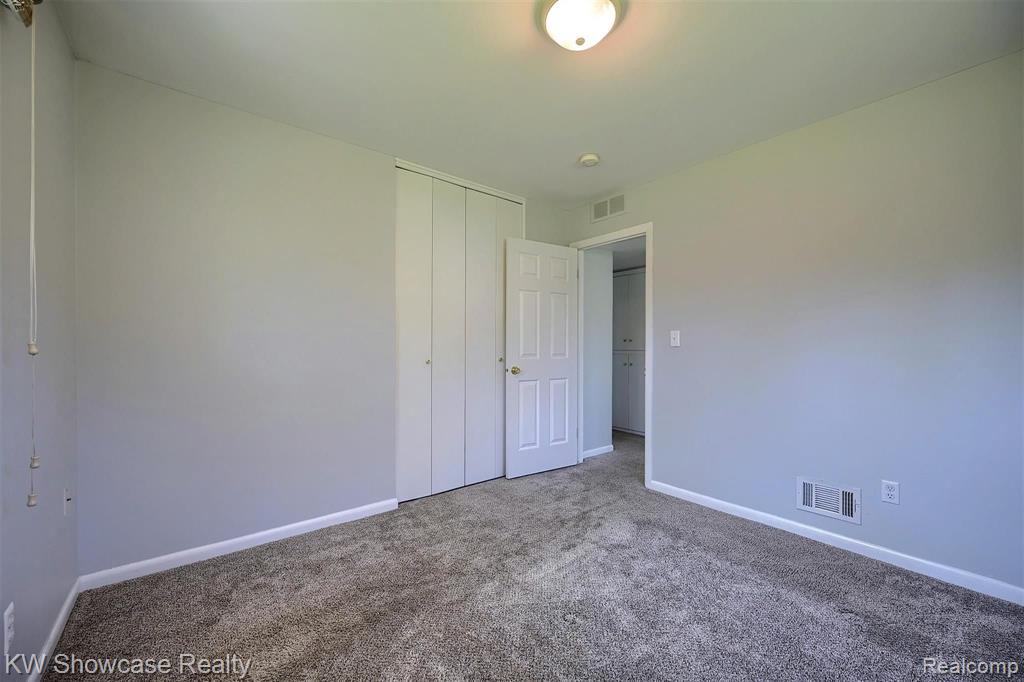 37711 Carson Street Farmington, MI 48331 - Photo 16 of 25