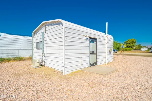 a view of an outdoor space