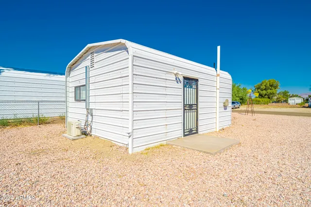 a view of an outdoor space