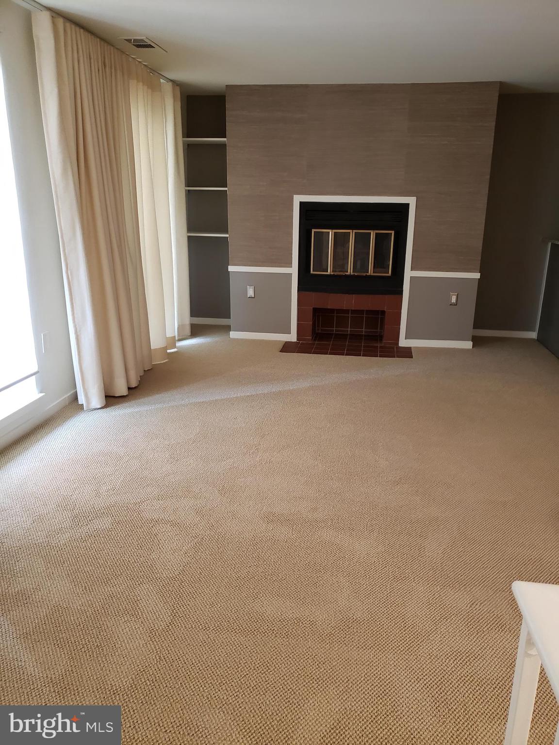 534 South Charles Street, Unit R81 Baltimore, MD 21201 - Photo 11 of 20 Living room
