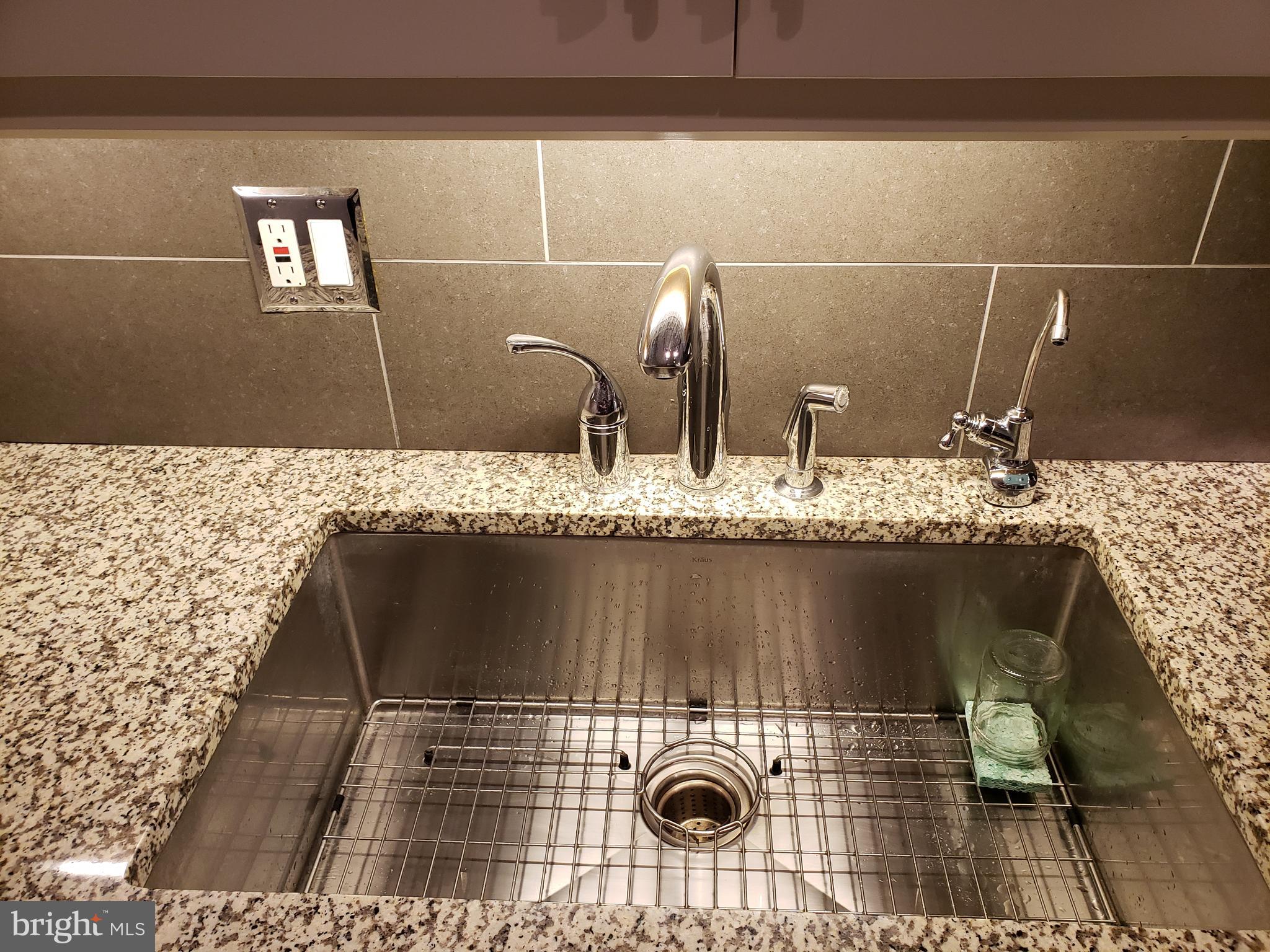 534 South Charles Street, Unit R81 Baltimore, MD 21201 - Photo 17 of 20 Granite counters