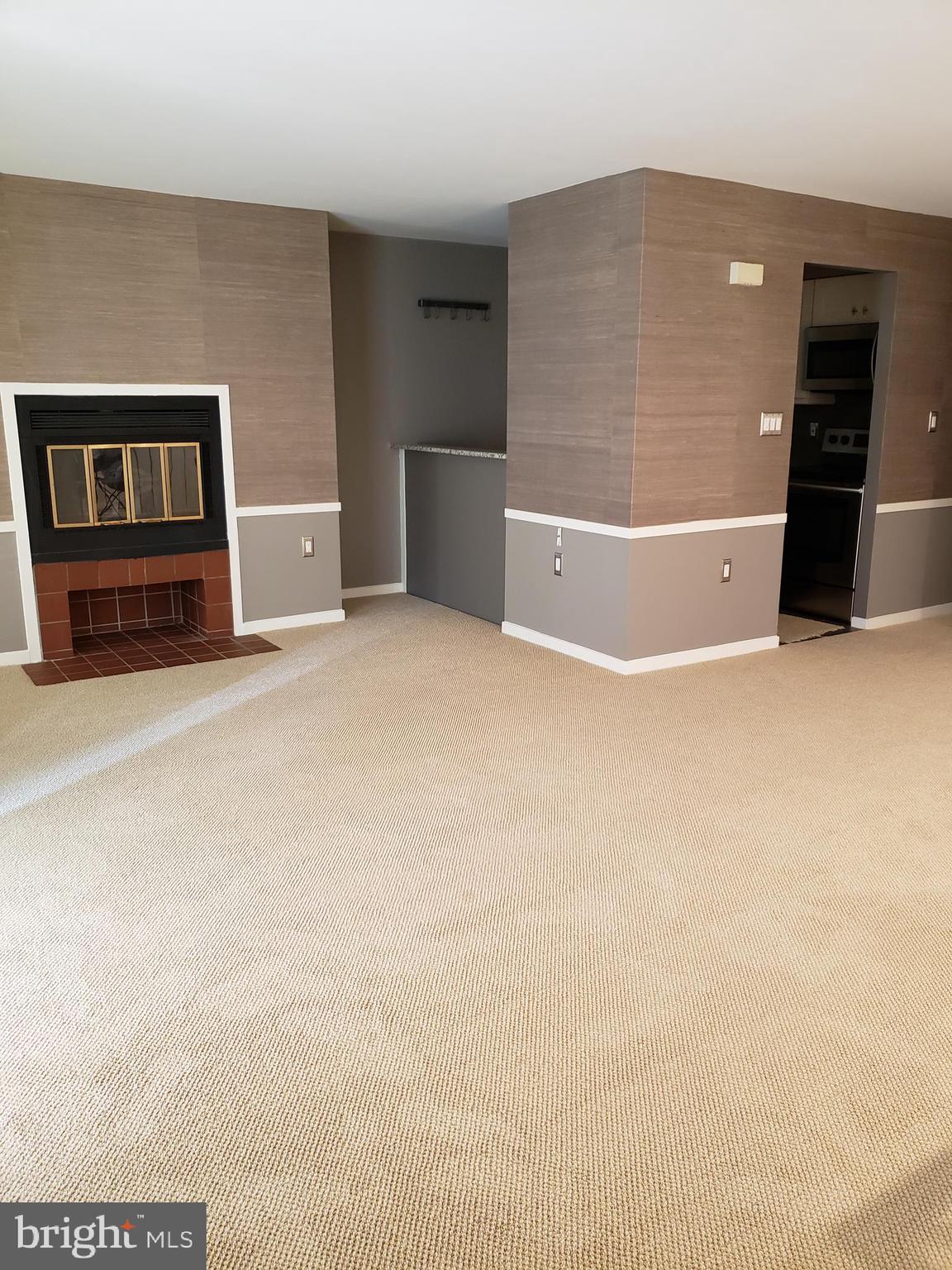 534 South Charles Street, Unit R81 Baltimore, MD 21201 - Photo 19 of 20 Living room
