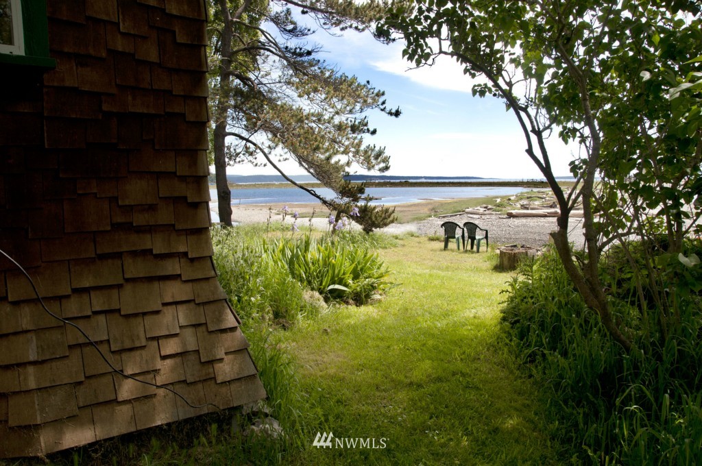 4965 Pear Point Road San Juan Island, WA 98250 - Photo 6 of 11 Gallery Image 6