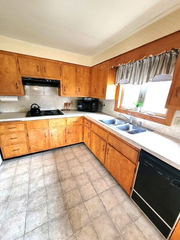 504 Chase Road Dartmouth, MA 02747 - Photo 4 of 18 Gallery Image 4