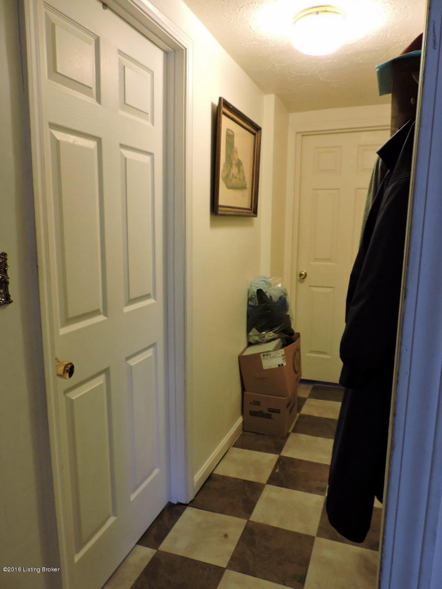 1111 Penile Road Louisville, KY 40272 - Photo 14 of 26 Hallway