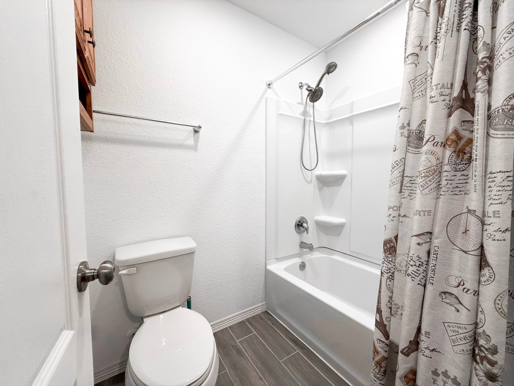 19623 Cat Spruce Court Porter, TX 77365 - Photo 12 of 31 Upstairs Full Bathroom