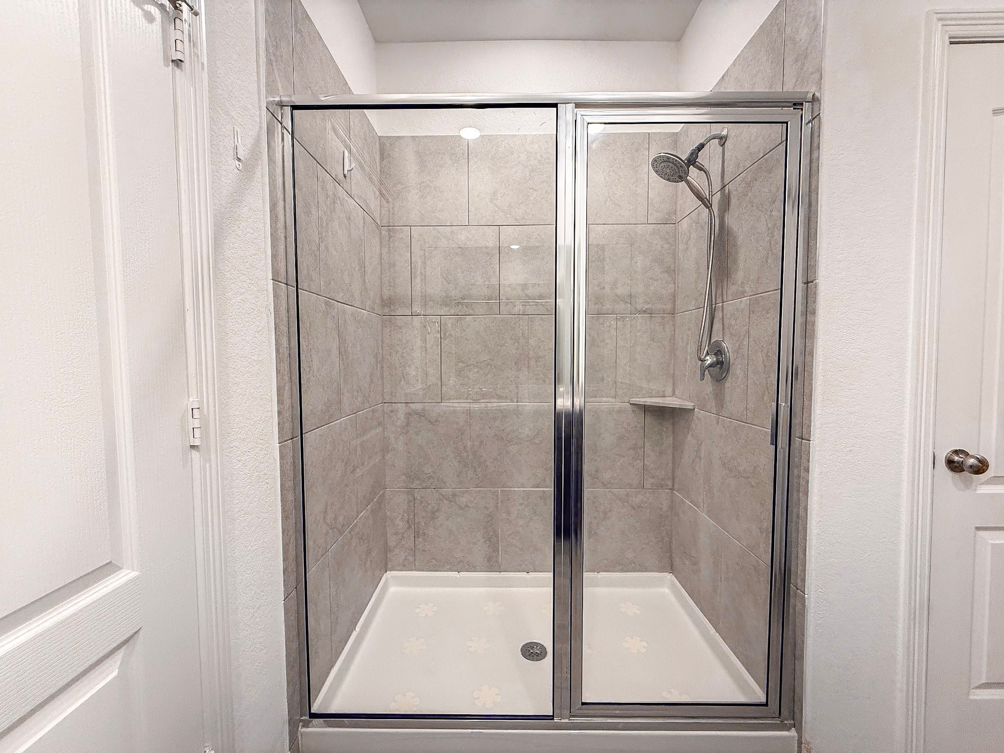 19623 Cat Spruce Court Porter, TX 77365 - Photo 19 of 25 a bathroom with a glass shower door