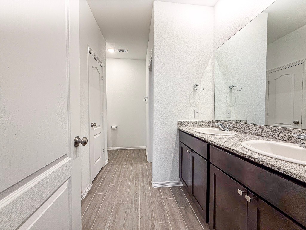 19623 Cat Spruce Court Porter, TX 77365 - Photo 21 of 31 Spacious Primary Bathroom