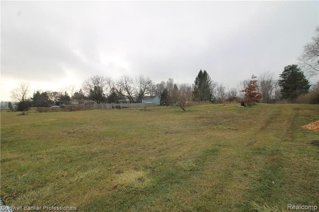 Lot Crosby Road Fenton, MI 48430 - Photo 2 of 10
