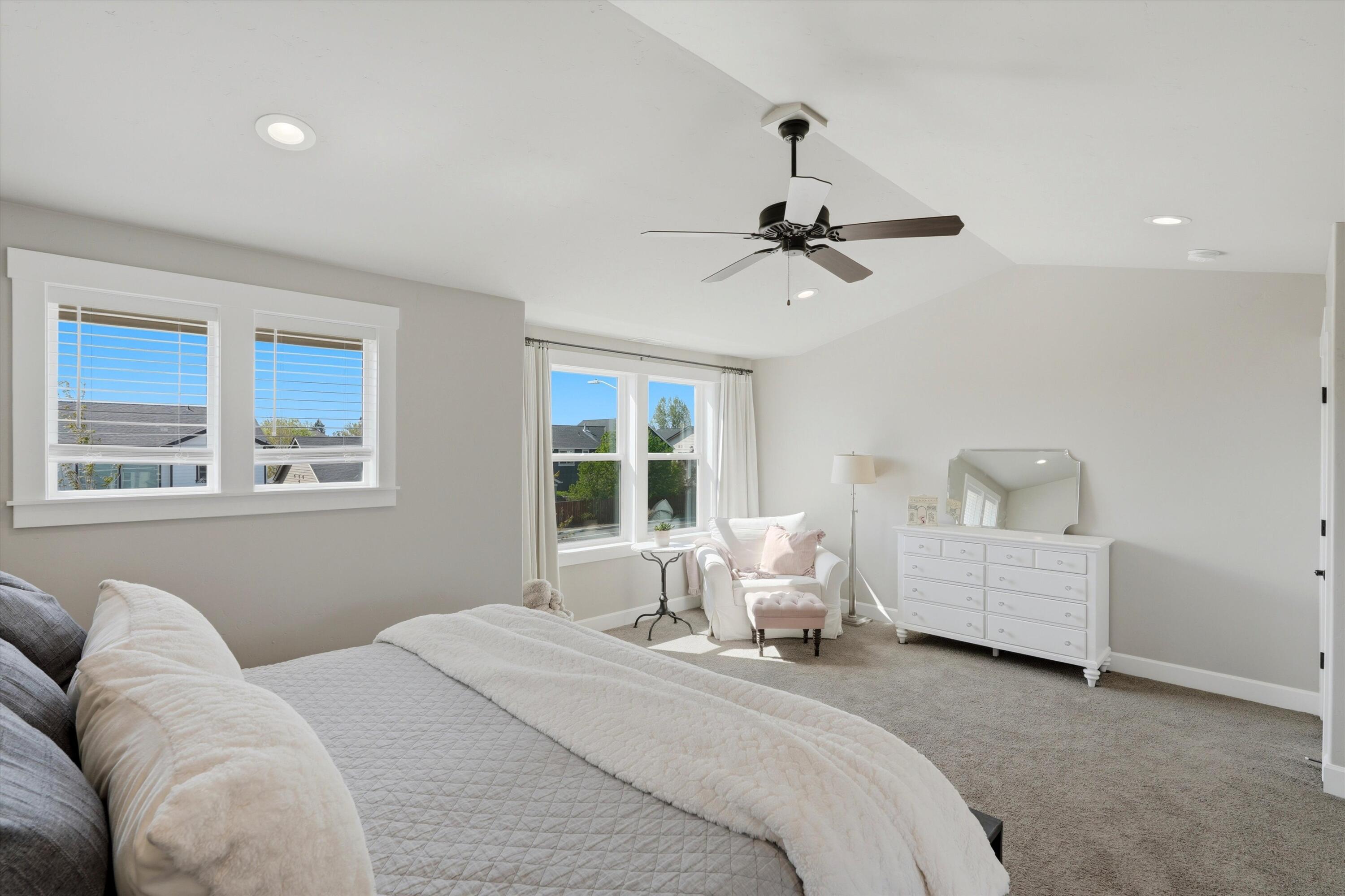 748 Northwest 27th Street Redmond, OR 97756 - Photo 22 of 41 Primary Bedroom