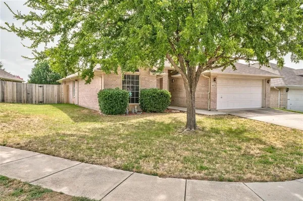 $2,095 | 4857 Eagle Trace Drive, Fort Worth, TX 76244